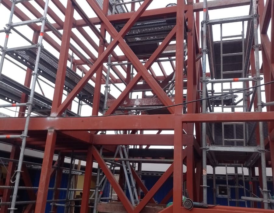 Pintura intumescente aplicada sobre estructura metálica por Serein Group